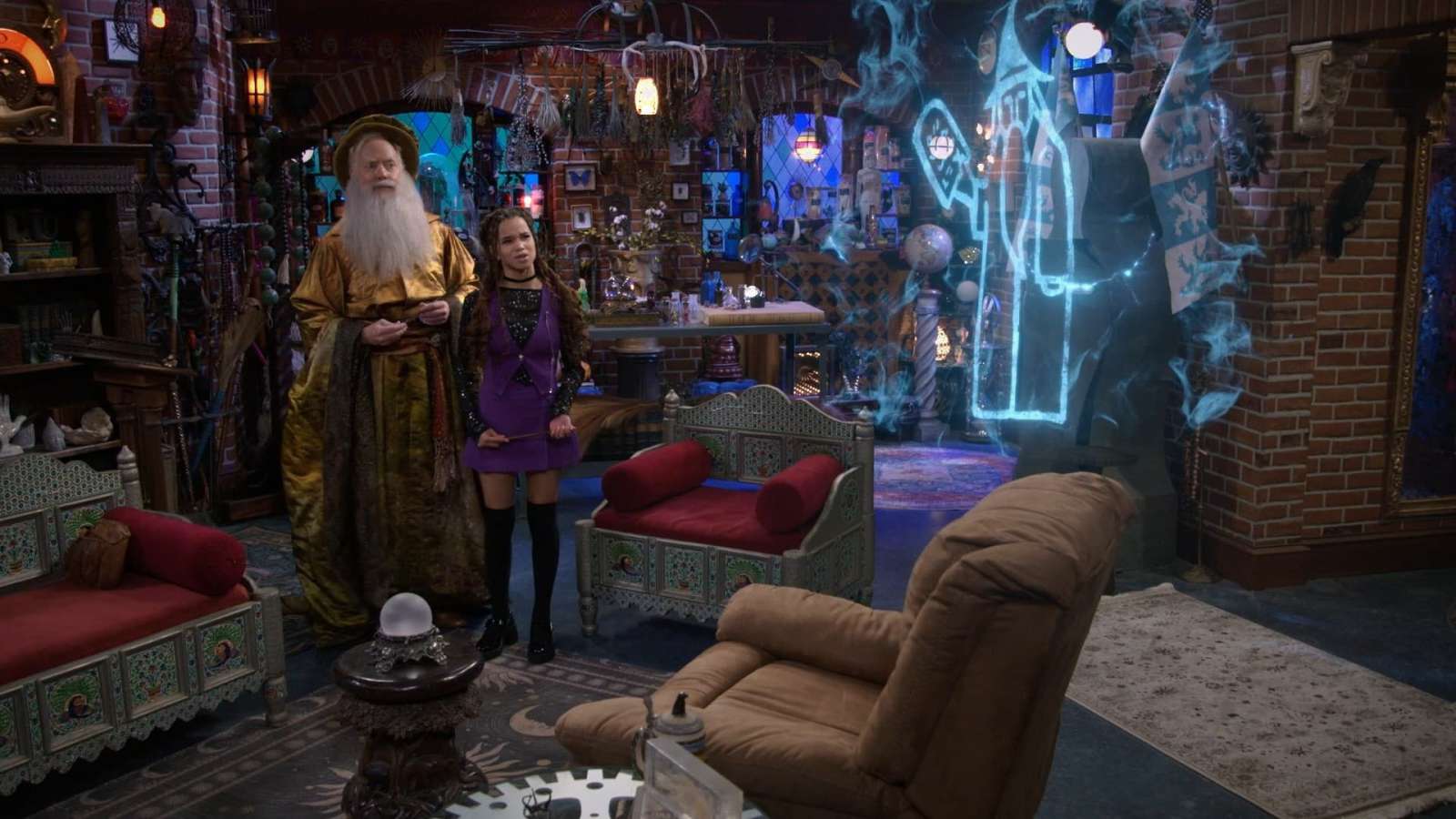 Wizards Beyond Waverly Place : The Legend of Creepy Follows