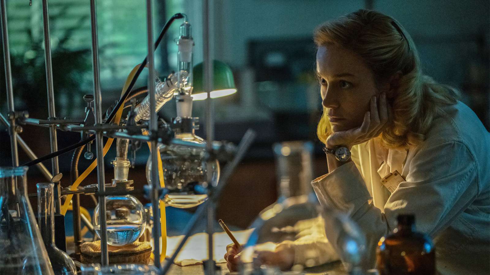 Lessons in Chemistry : Little Miss Hastings